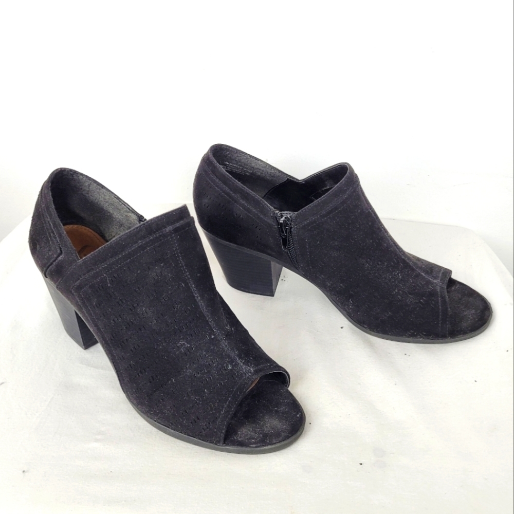 𝅺MADELEINE size 10 black leather look peeptoe low ankle bootie block heel